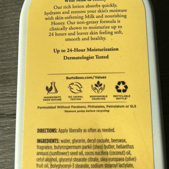 Burt’s Bees all natural Body lotion: Rich moister Milk and Honey - Picture 3 of 3